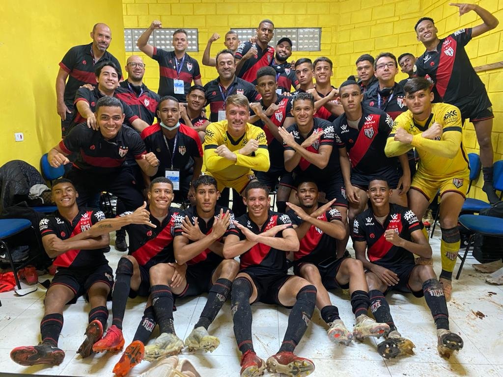 Atlético-GO triunfa em mais uma virada e lidera grupo na Copinha 2022