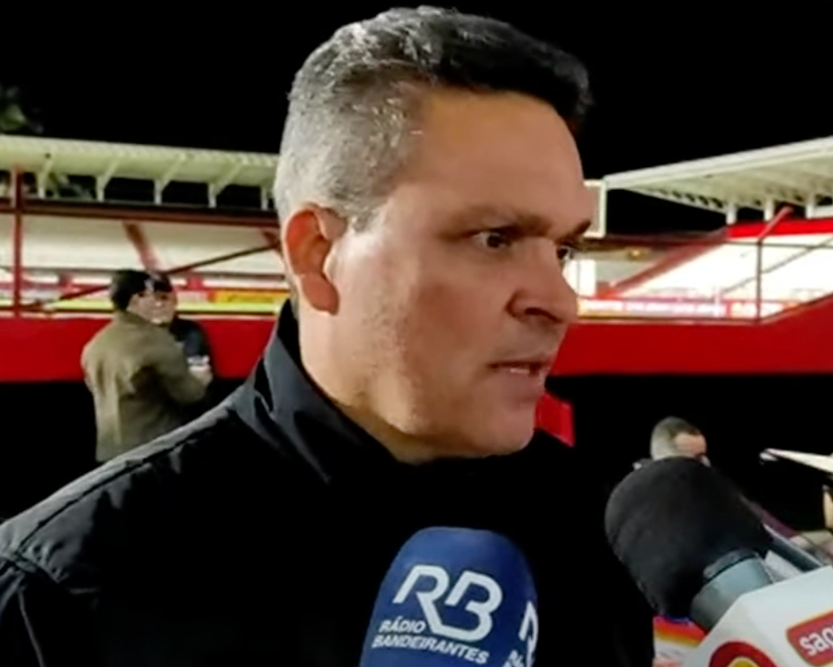 Adson Batista fala de ‘ansiedade’ contra Antofagasta e revela conversa para retorno do técnico Jorginho: “entendemos que vaidade não é importante”