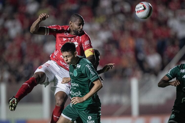 Vila Nova sai atrás e consegue a virada sobre Guarani em confronto direto