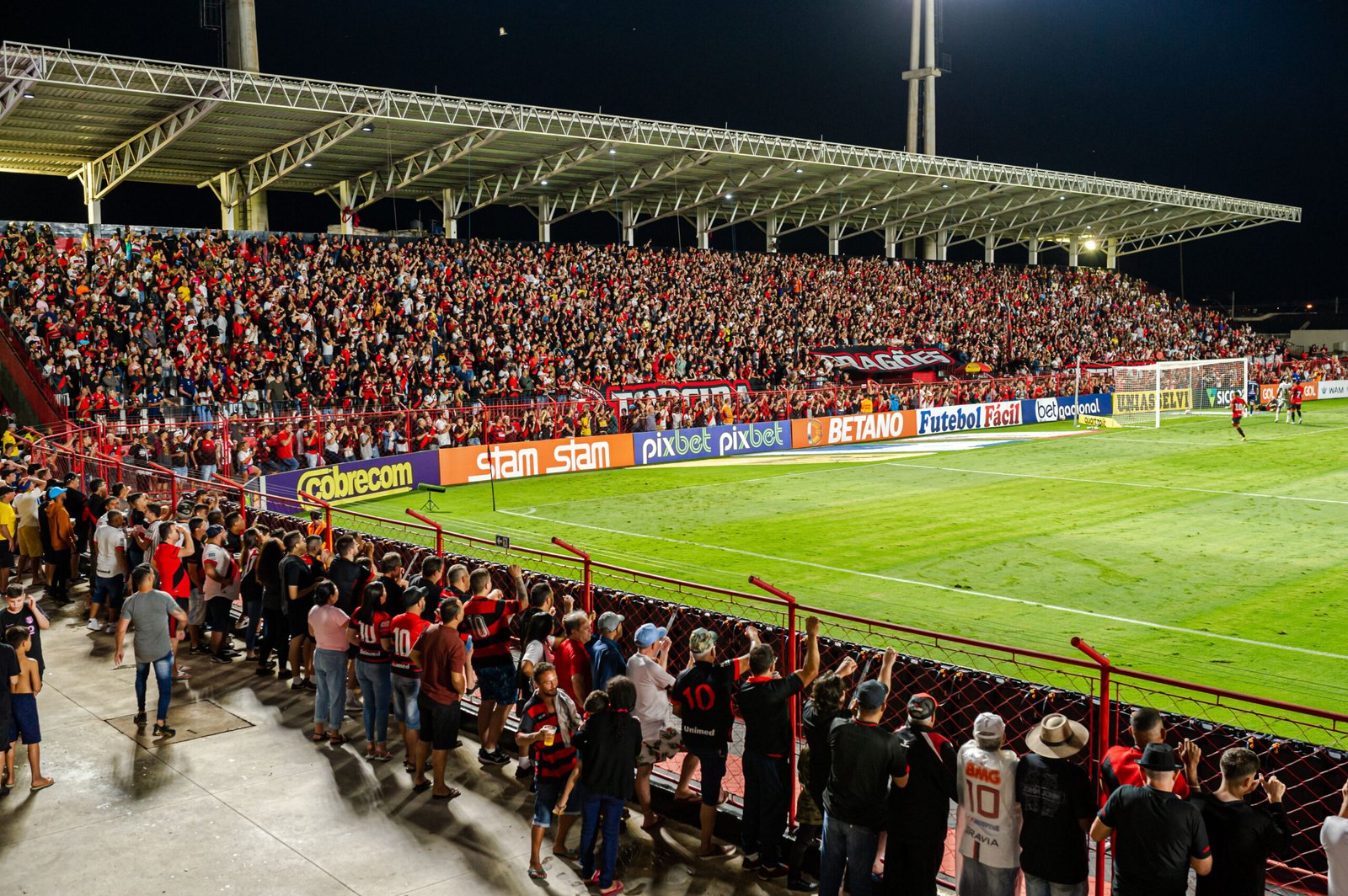 Atlético-GO inicia venda de ingressos para partida contra Santos; confira informações e valores