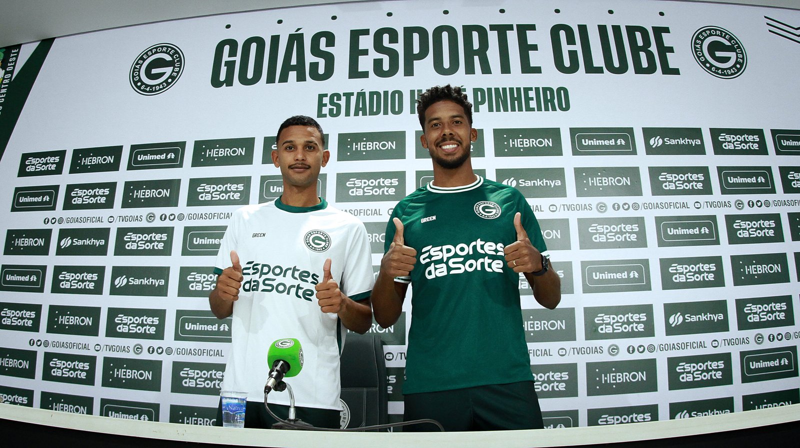Goiás apresenta volantes Willian Oliveira e Zé Ricardo