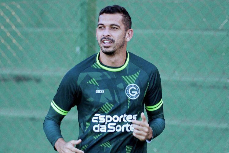 Bruno Melo analisa próximo adversário do Goiás e projeta semana livre: “trabalhar pensando no Inter”