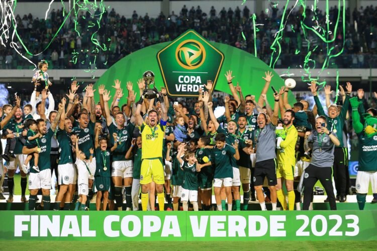 E o PIX? CBF divulga valor da premiação que Goiás receberá após conquistar título da Copa Verde; confira