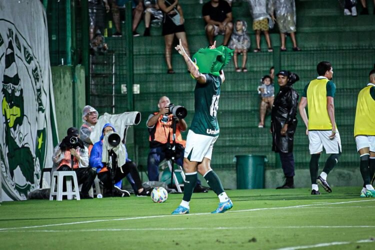 Breno Herculano celebra gol que deu a vitória ao Goiás, e jogadores comentam performance da equipe na estreia do estadual