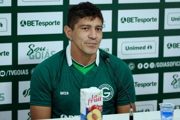 Apresentado pelo Goiás, Edson comenta seu papel de liderança, cita mentalidade vencedora e dispara sobre o Esmeraldino: “é o maior clube do estado”