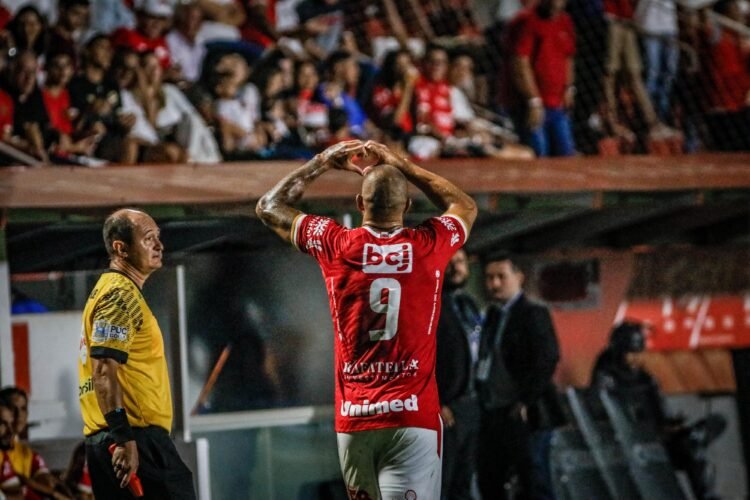 Desencantou! Fernandão marca 1º gol pelo Tigrão, e Vila Nova derrota Morrinhos, em casa; confira detalhes