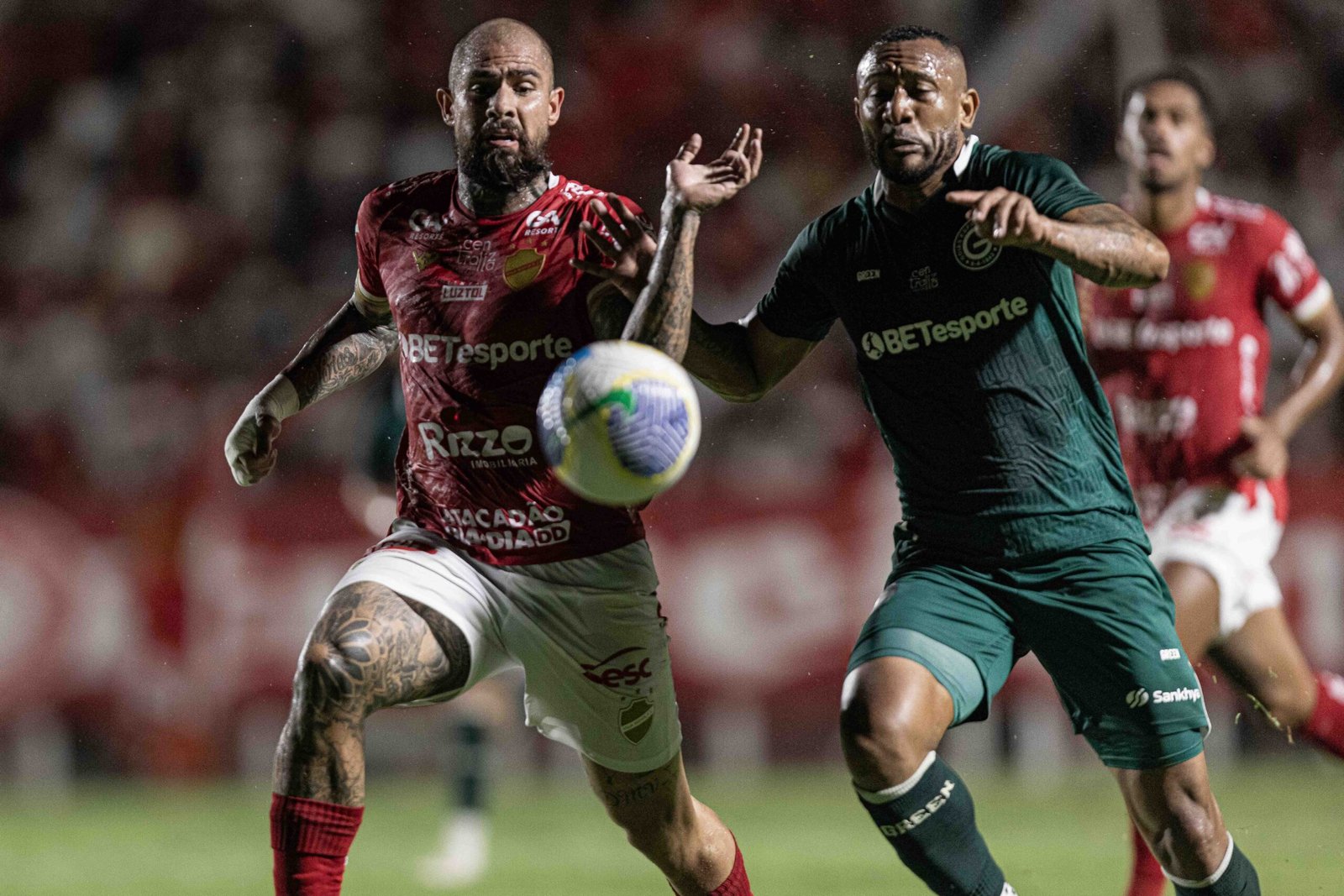 Com lei do ex! Em clássico quente e pegado, Vila Nova derrota Goiás em casa e leva vantagem na decisão da Copa Verde