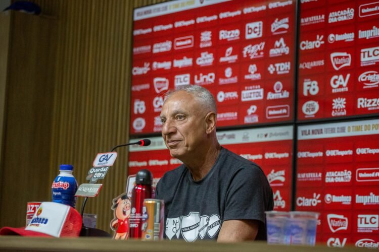 Após derrota para Sport, técnico do Vila Nova analisa confronto: "a gente não fez um bom 1º tempo"